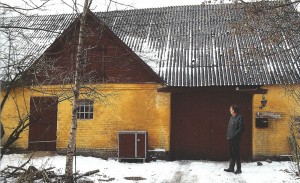 De typiske hedebogårde havde rødmalede porte, døre og gavle. Her er det en gård i Reerslev.